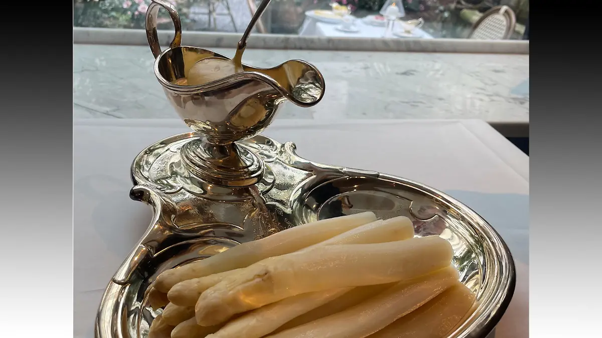 Kaisergemüse schmeckt besonders gut mit  Sauce Hollandaise oder Sauce Mouslime