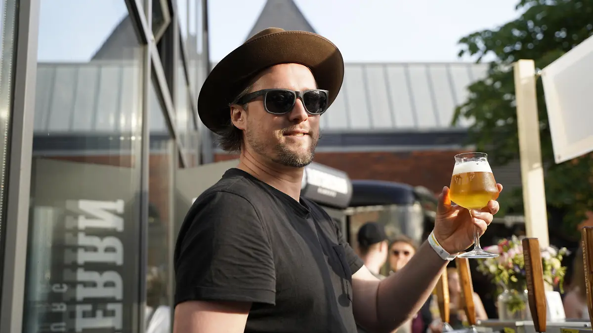 Das Festival der anderen Art. Sonne, Musik, gute Laune, Hamburg und viiiel Bier.