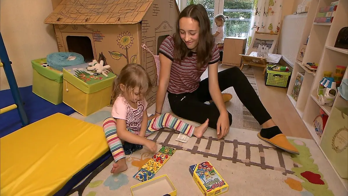 Was kostet ein Babysitter – und muss ich ihn anmelden? Gute Betreuung für die Kids