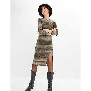 Strickkleid mit Rippmuster und Schlitz