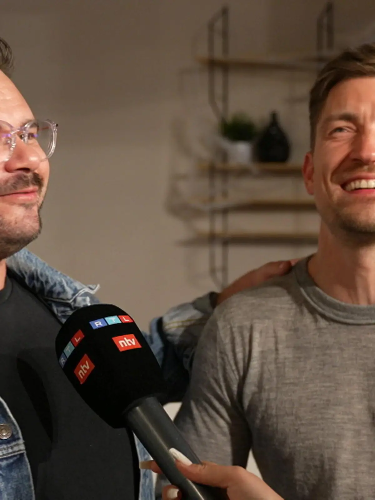 Bild zu: "Hier können Thomas Drechsel und Philipp Boy wieder lachen"