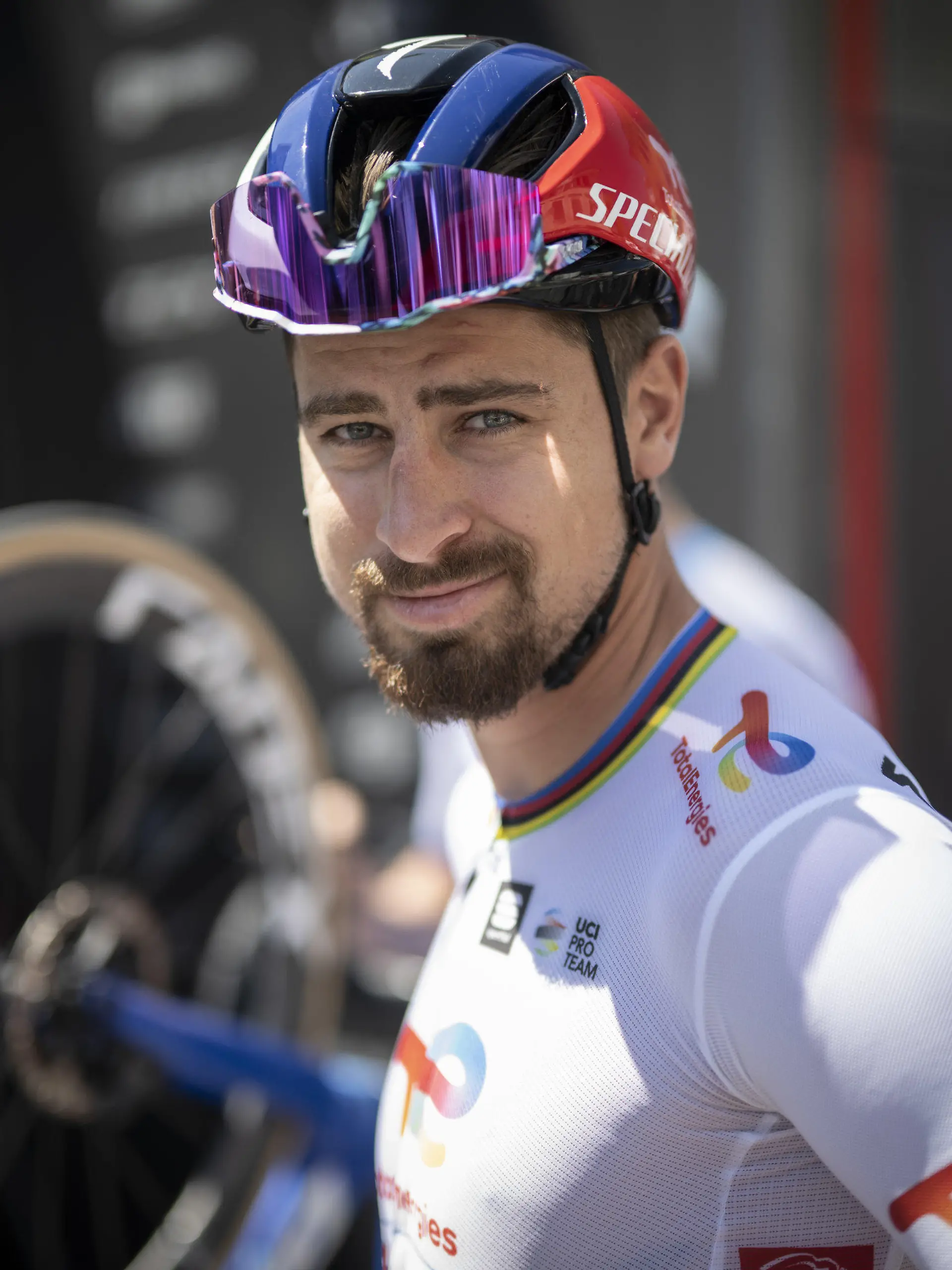 ARCHIV - 12.06.2023, Schweiz, Beromünster: Radsport: UCI WorldTour - Tour de Suisse, Beromünster - Nottwil (173,70 km), 2. Etappe: Peter Sagan aus der Slowakei vom Team Total Energies lächelt vor dem Beginn des Rennens. Der Slowake  (zu dpa: «Bewährungsstrafe für früheren Rad-Weltmeister Sagan») Foto: Gian Ehrenzeller/KEYSTONE/dpa +++ dpa-Bildfunk +++
