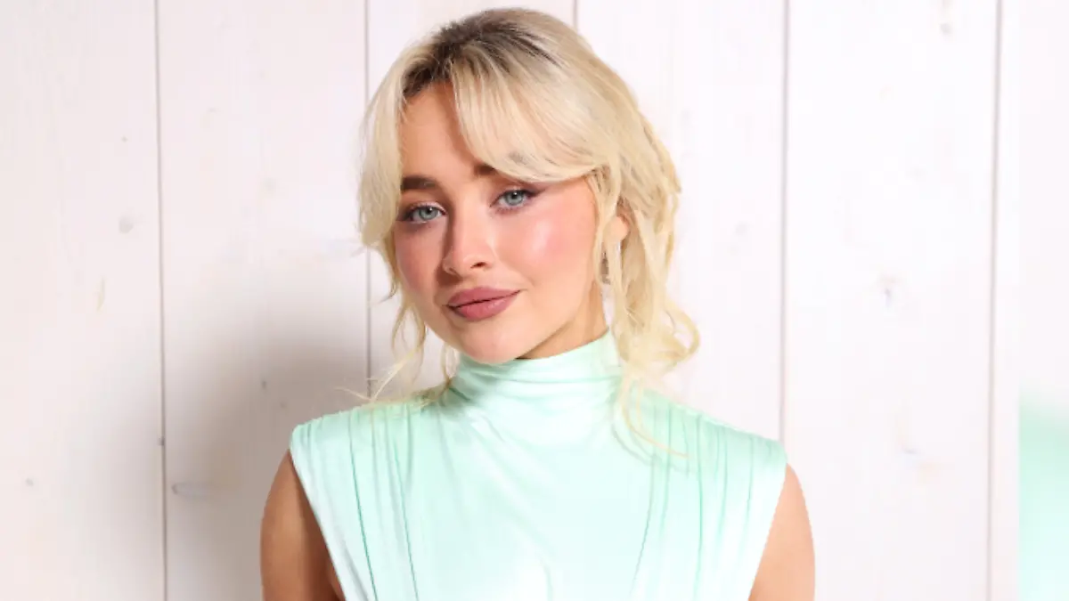 Sabrina Carpenter (25) beim Photocall von Loewe im Juni 2024. Die voluminösen Curtain Bangs sind mittlerweile fast zum Markenzeichen der Sängerin geworden und sehen immer perfekt gestylt aus!
