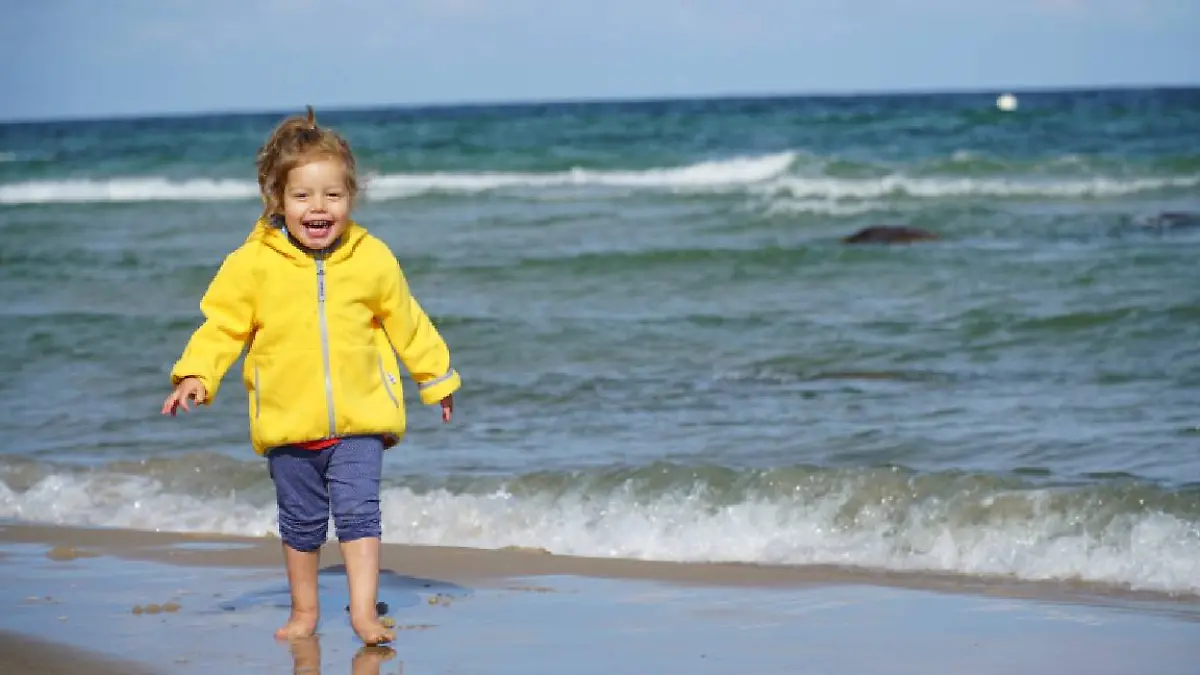 Noemi am Strand