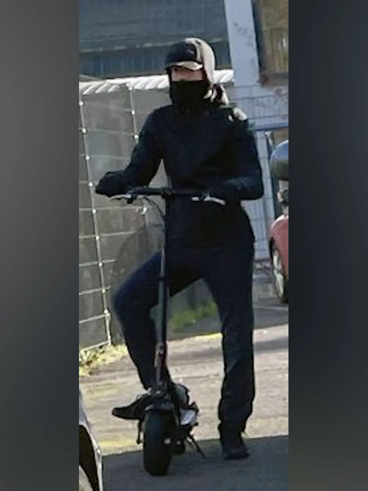 Diese Person soll laut Polizei in Köln einen Mord begangen haben. 