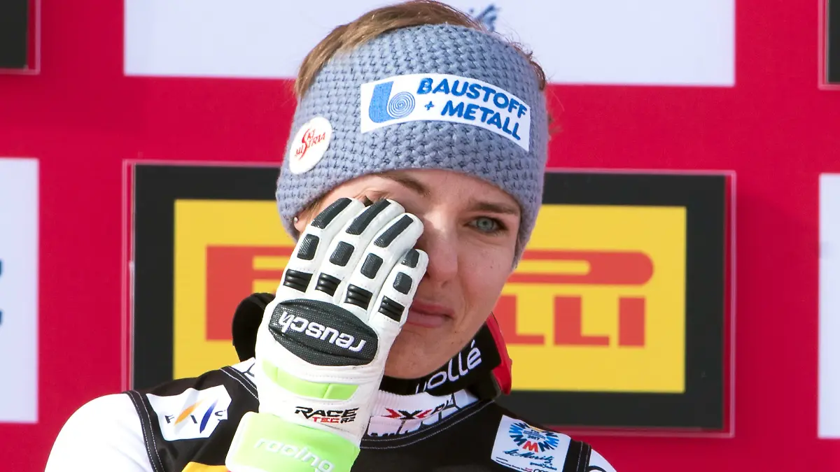 Die ehemalige österreichische Skifahrerin Nicole Schmidhofer kann ihre Tränen nicht zurückhalten. (Archivbild)