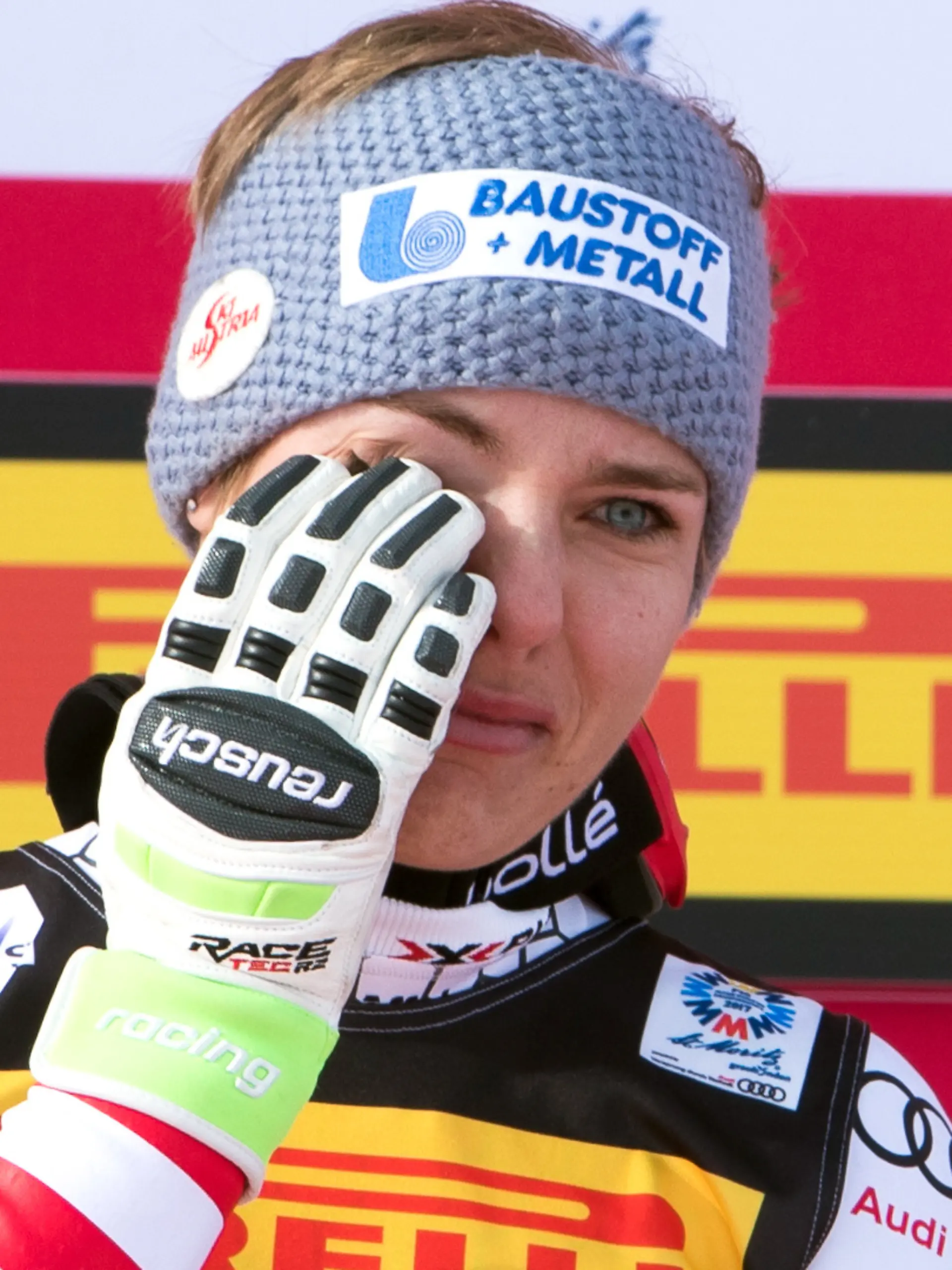 Die ehemalige österreichische Skifahrerin Nicole Schmidhofer kann ihre Tränen nicht zurückhalten. (Archivbild)