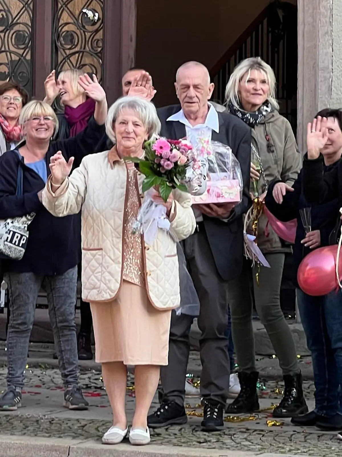 Bild zu: "Margret und Roland (72) feiern Traumhochzeit "