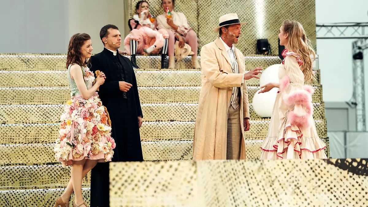 Große Gefühle gibt's in Kiel beim Sommertheater auf einer Drehbühne.