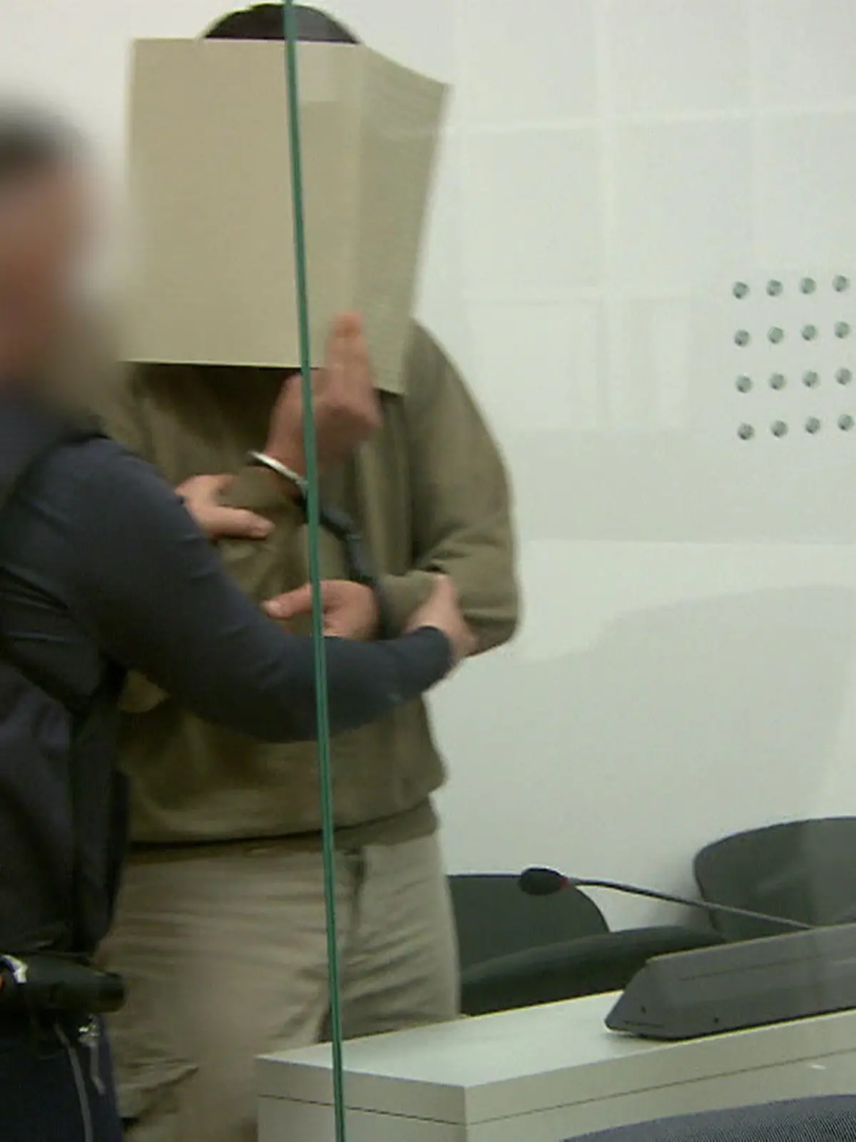 Bild zu: "Auf der Anklagebank "