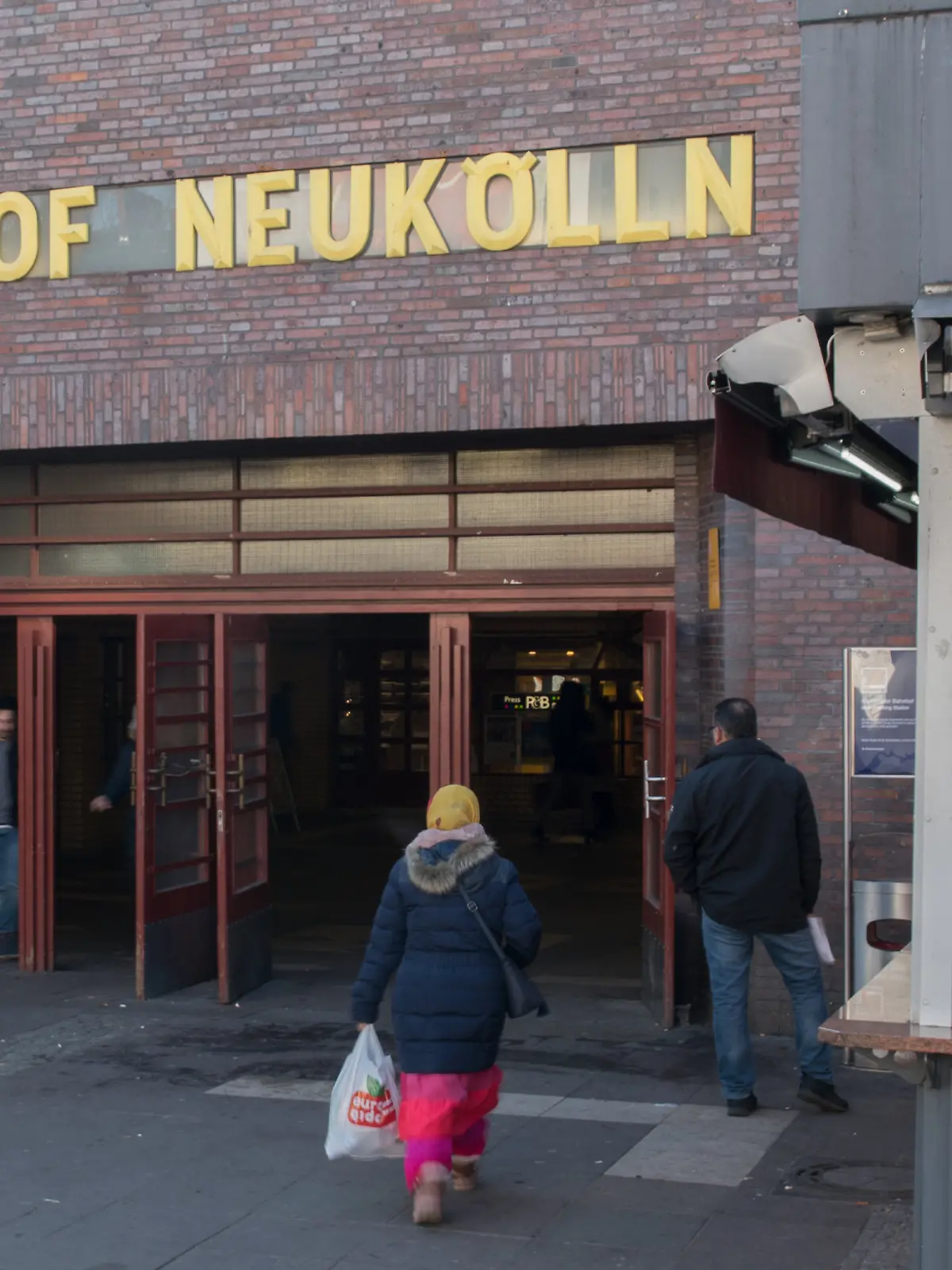 Der S-Bahnhof Berlin-Neukölln. 