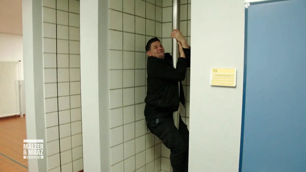 Tim spielt gern mit dem Feuer Als Kind hat er gern gezündelt