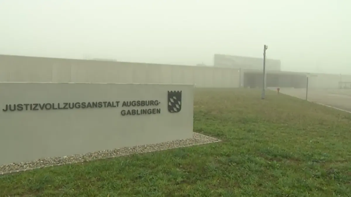 Die JVA Augsburg-Gablingen von außen.