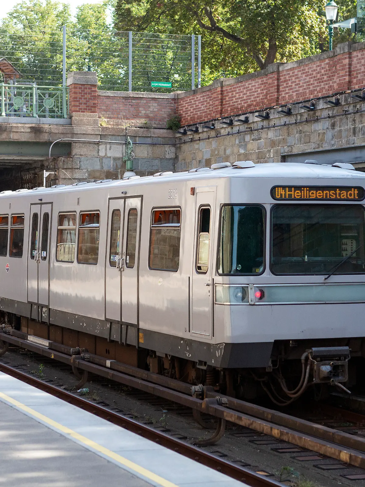 U-Bahn, Linie U4 Richtung Heiligenstadt, Wien, Österreich - 20240903_PD22888
