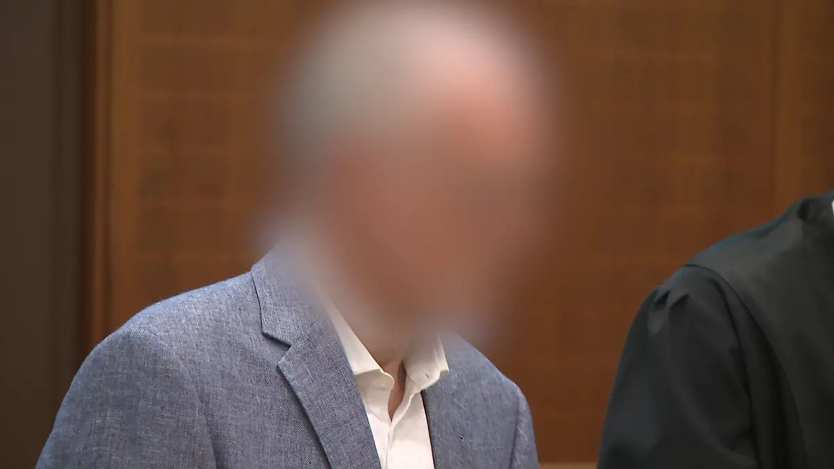 Der angeklagte Dr. W. beim Prozessauftakt im August.