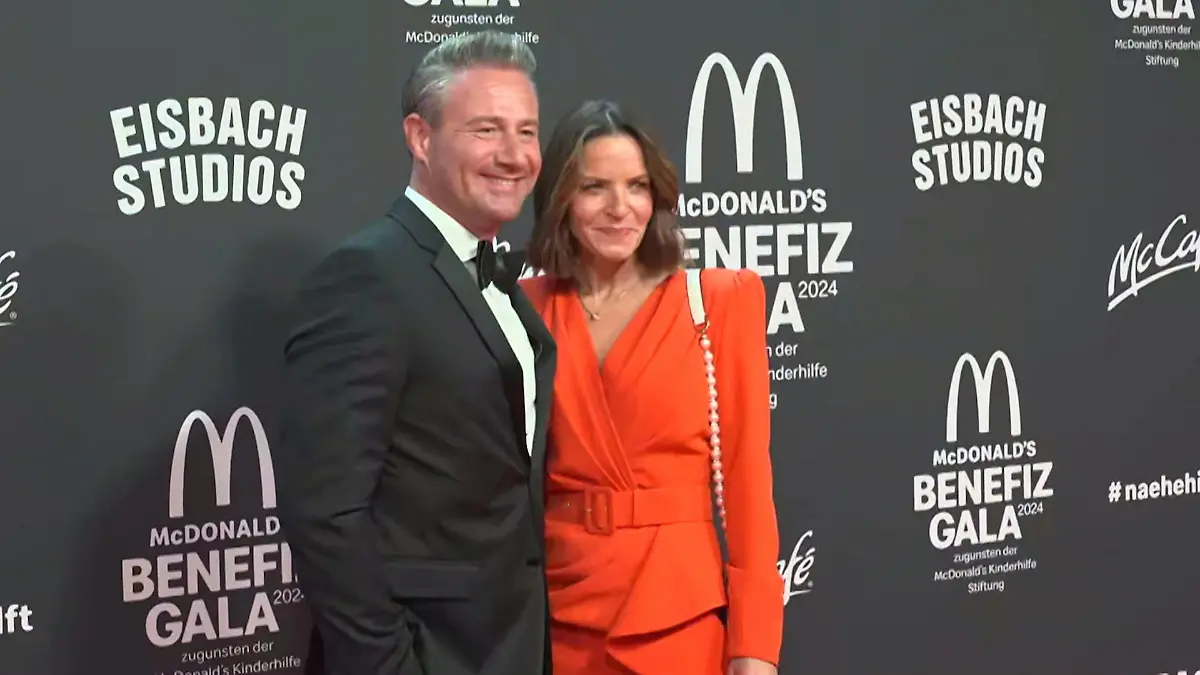 Schock für Sasha! Au-pair schleppt Tinder-Date ins Haus. Sie sollte sich um seinen Sohn kümmern!