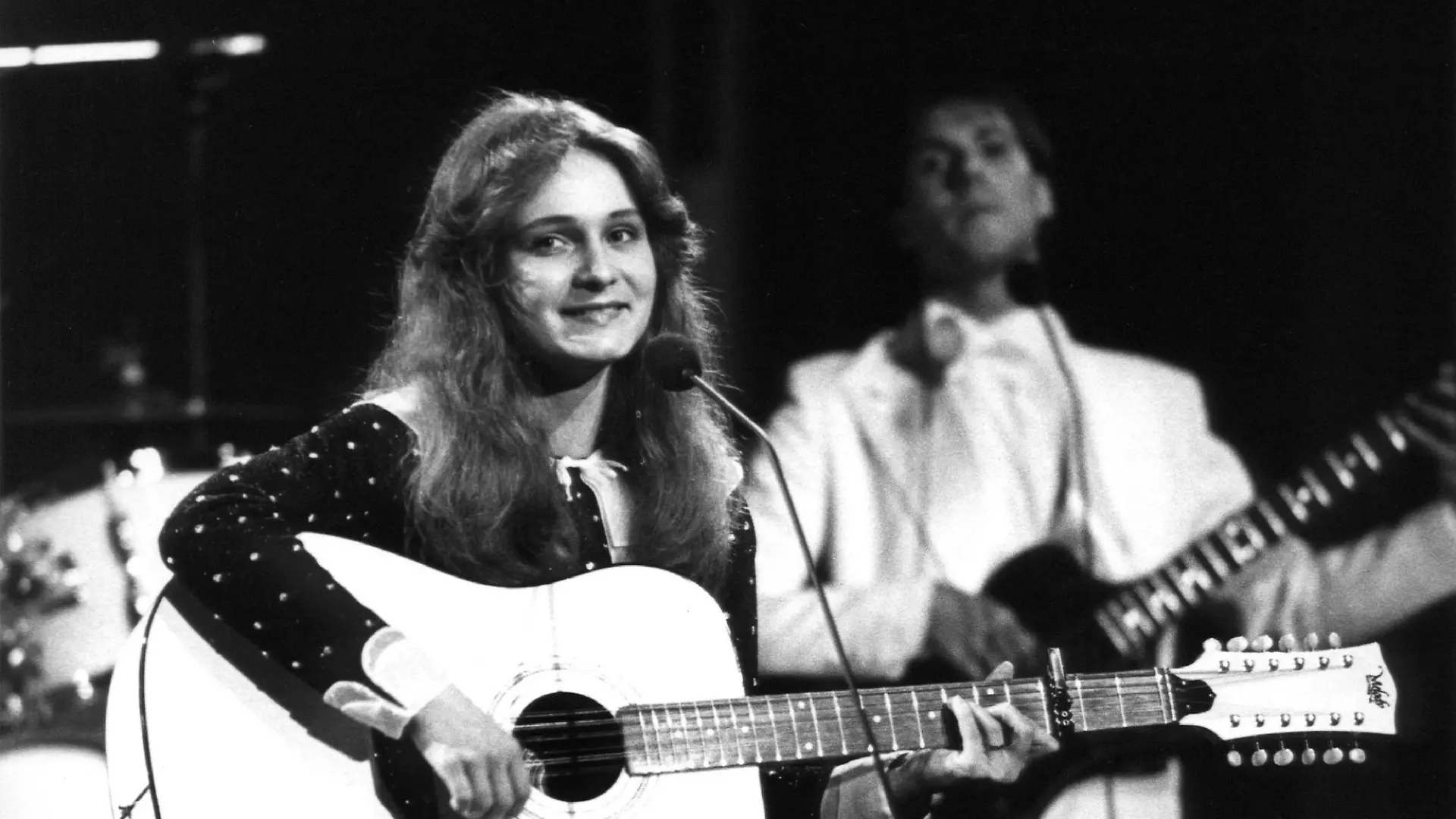 ARCHIV - 24.04.1982, Großbritannien, Harrogate: Die damals 17-jährige deutsche Schlagersängerin Nicole Hohloch gewinnt mit ihrem Lied "Ein bisschen Frieden" als erste Deutsche den europäischen Schlagerwettbewerb Grand Prix d'Eurovison de la Chanson. (zu dpa "Ein Lied, aktueller denn je: 40 Jahre «Ein bisschen Frieden") Foto: -/Lehtikuva Oy/epa/dpa +++ dpa-Bildfunk +++