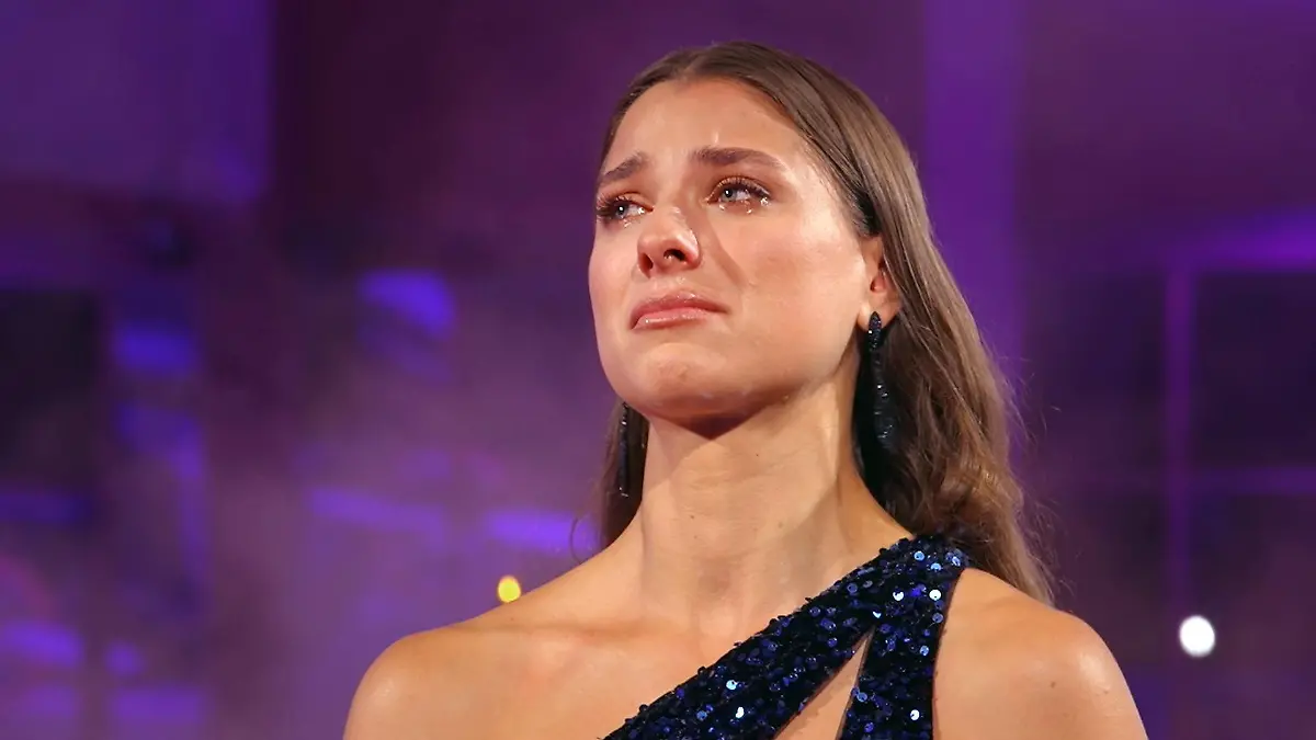 Diese Entscheidung bricht auch Stella das Herz Für ihn gibt's keine Rose im Bachelorette-Finale