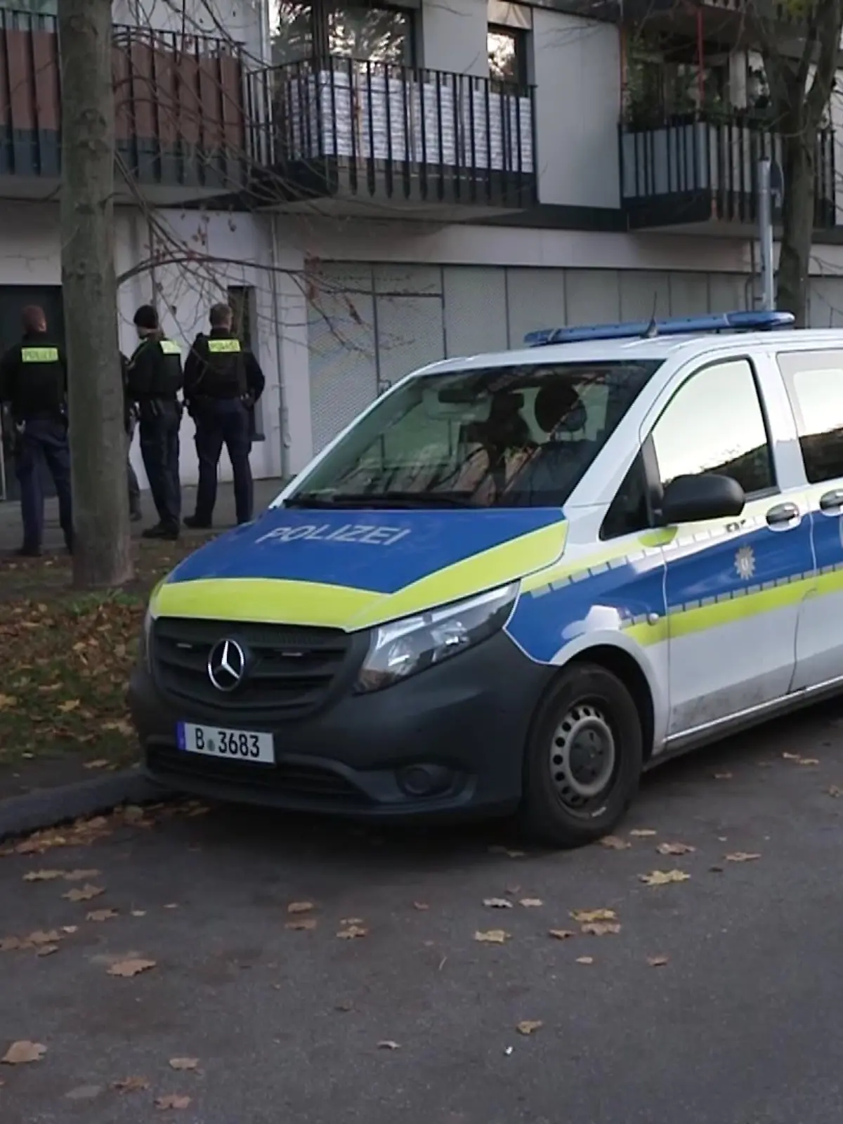 Rettungskräfte, die alarmiert worden waren, konnten der Mutter und ihren Kindern nicht mehr helfen.
