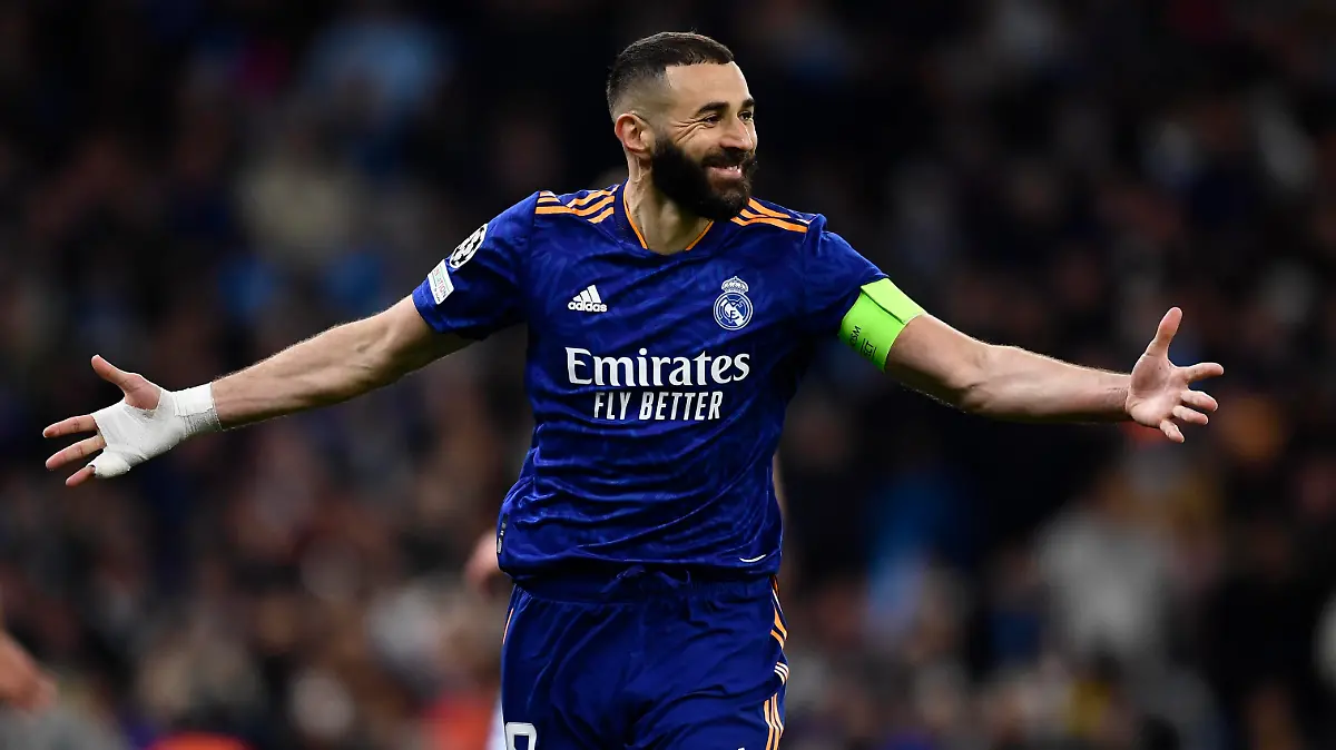 Manchester City v Real Madrid Semi Final Leg One - UEFA Champions League Karim Benzema of Real Madrid celebrates after scoring his sides second goal during the UEFA Champions League Semi Final Leg One match between Manchester City and Real Madrid at City of Manchester Stadium on April 26, 2022 in Manchester, United Kingdom. Manchester England United Kingdom PUBLICATIONxNOTxINxFRA Copyright: xJosexBretonx originalFilename:breton-manchest220426_npd3k.jpg 