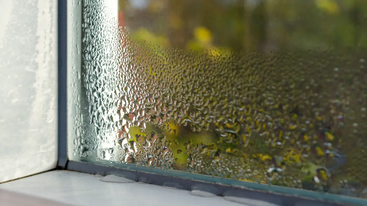 Kondenswasser am Fenster.