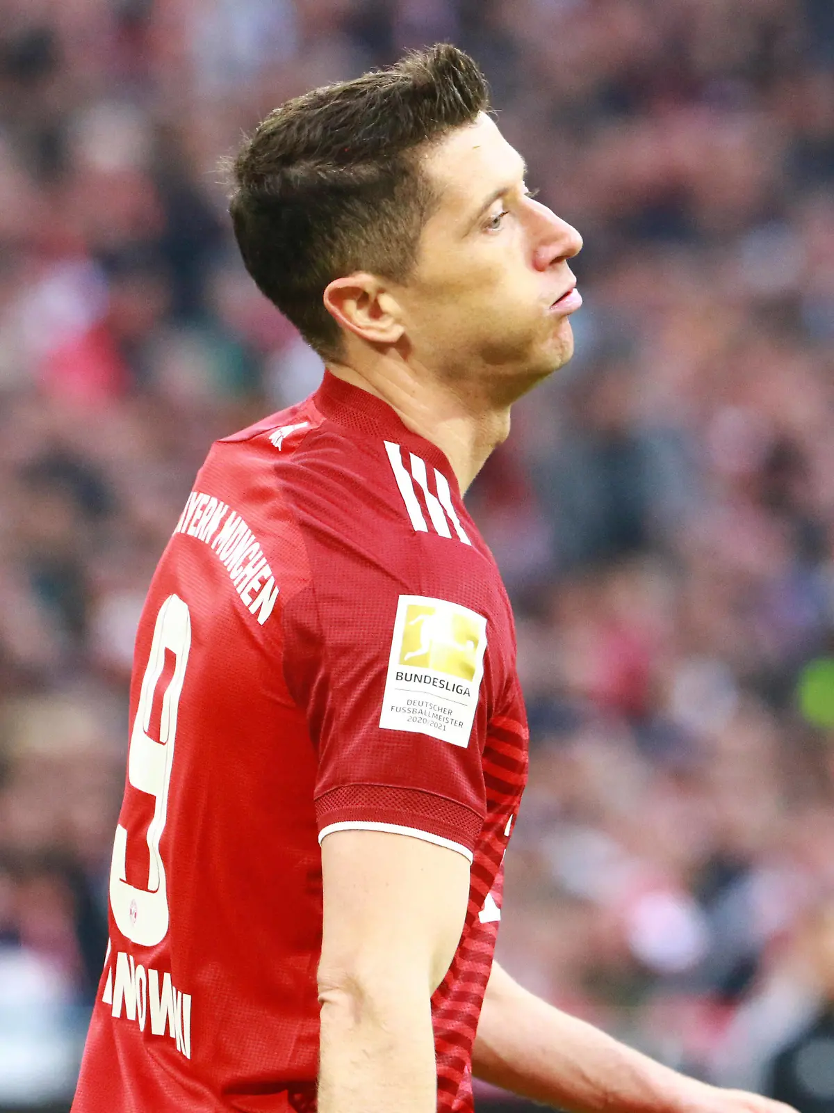  9 Robert Lewandowski FCB ohne Torerfolg, Portraet, Portrait, Fussball / 1. BL / FC Bayern Muenchen - Borussia Dortmund / 23.04.2022 / Allianz Arena / FOTO: Mladen Lackovic / LakoPress *** 9 Robert Lewandowski FCB without scoring, portrait, football 1 BL FC Bayern Muenchen Borussia Dortmund 23 04 2022 Allianz Arena PHOTO Mladen Lackovic LakoPress