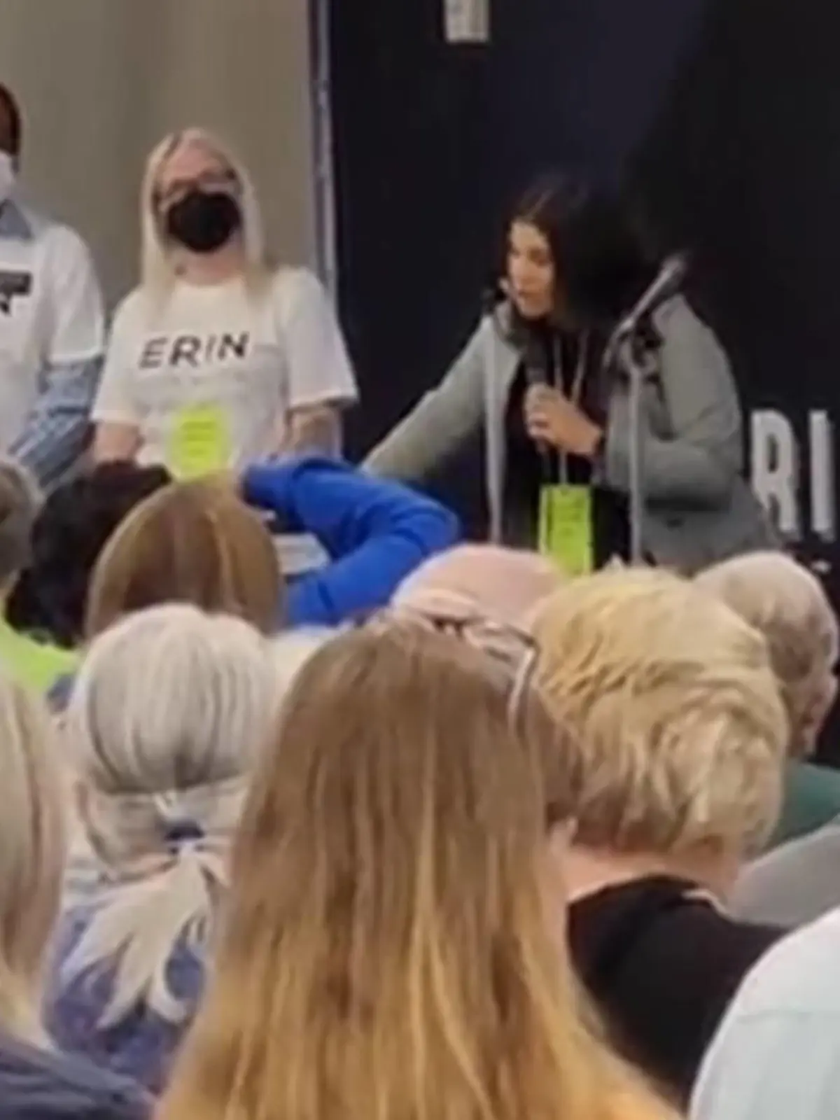 Die US-Politikerin Erin Maye Quade hielt eine Wahlkampfrede, obwohl ihre Wehen bereits vor Stunden eingesetzt hatten.
