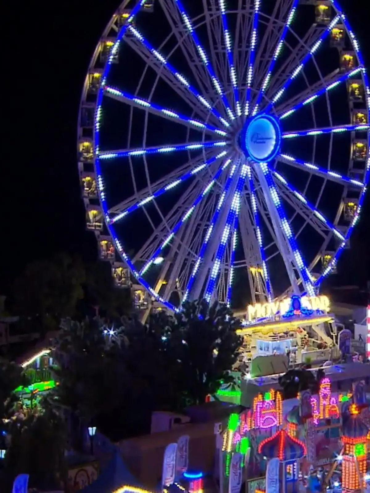 Bild zu: "Miniaturkirmes begeistert Besucher"