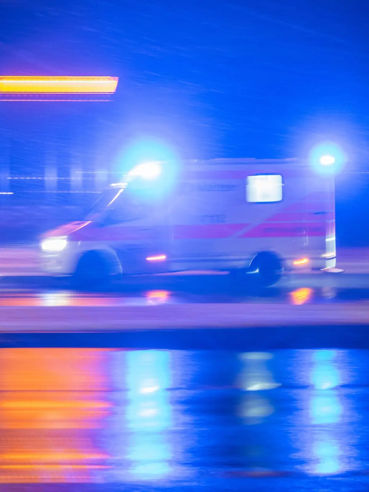 Bild zu: "Fünf Maskierte greifen Mann mit Schusswaffe an"