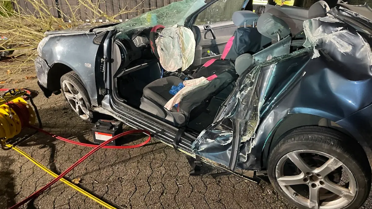 Sein VW-Polo gleicht einem Schrotthaufen.