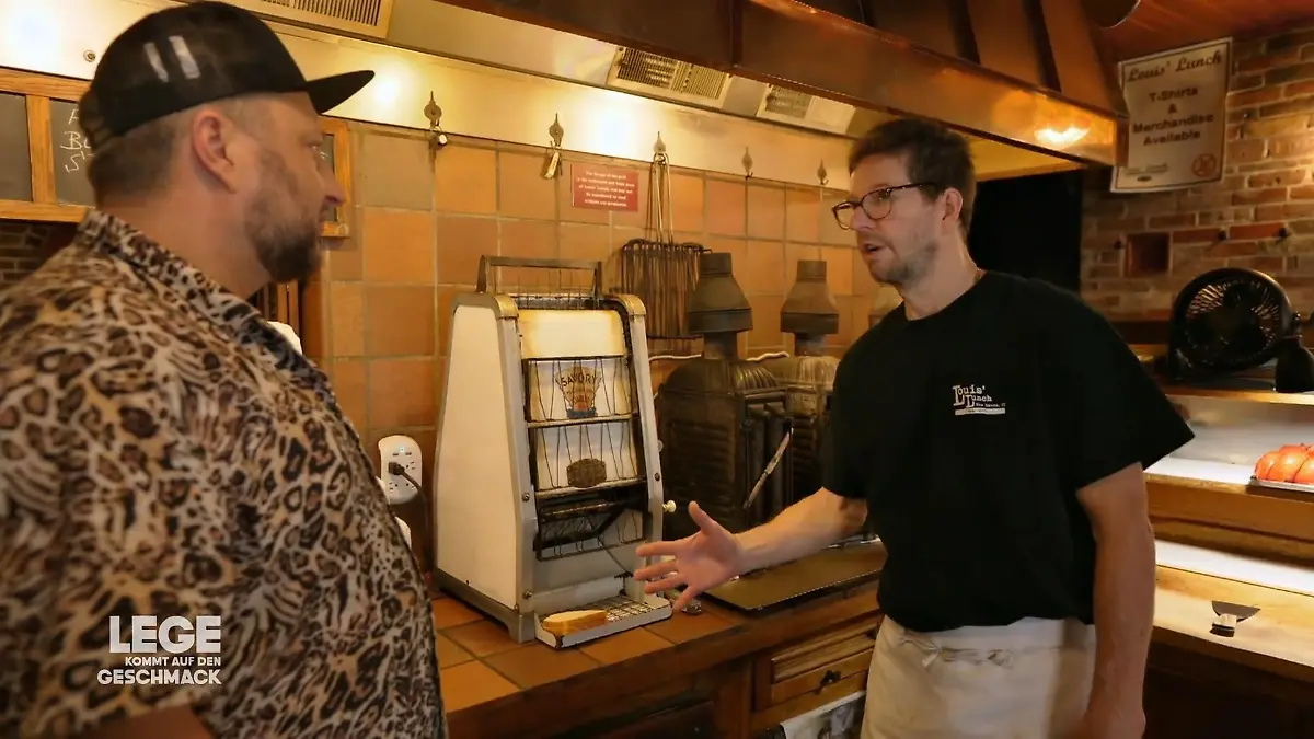 Eins der ältesten Burger-Restaurants der Welt Food-Experte Lege besucht "Louis Lunch"