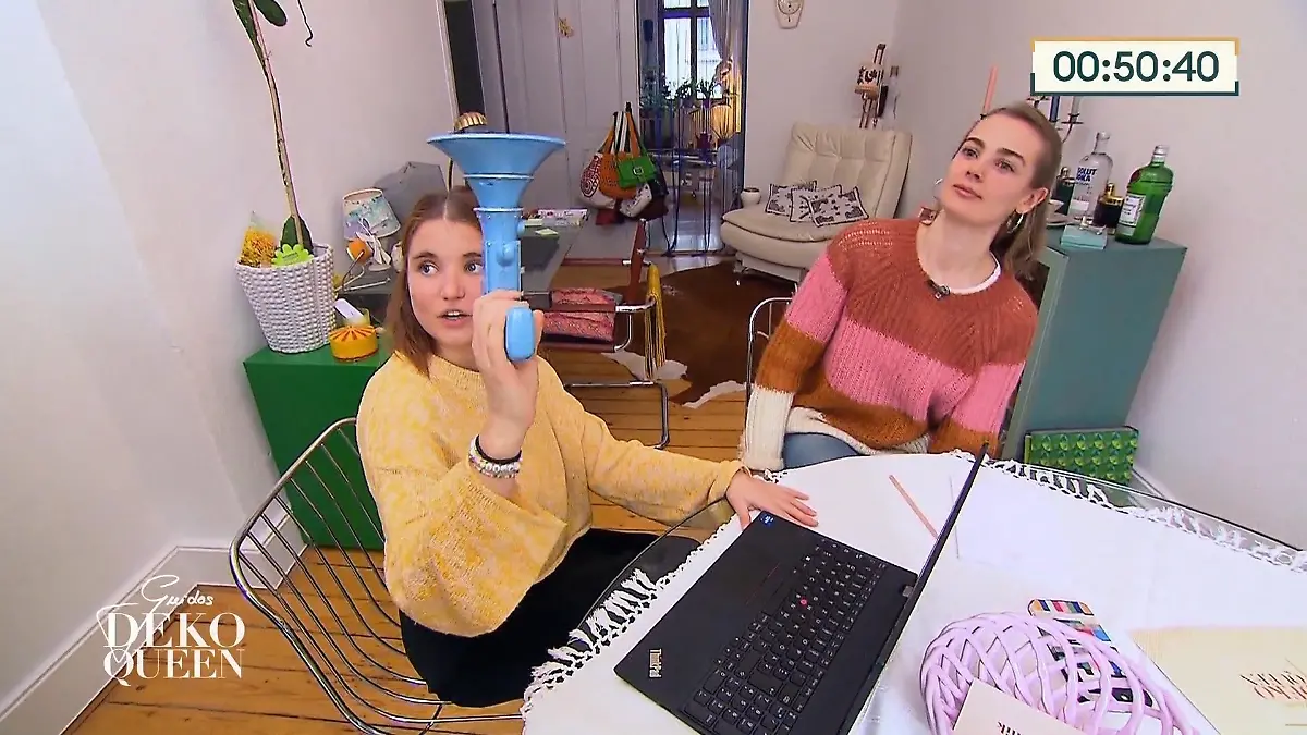 Kandidatin Mirella shoppt online Verspielt mit Keramik