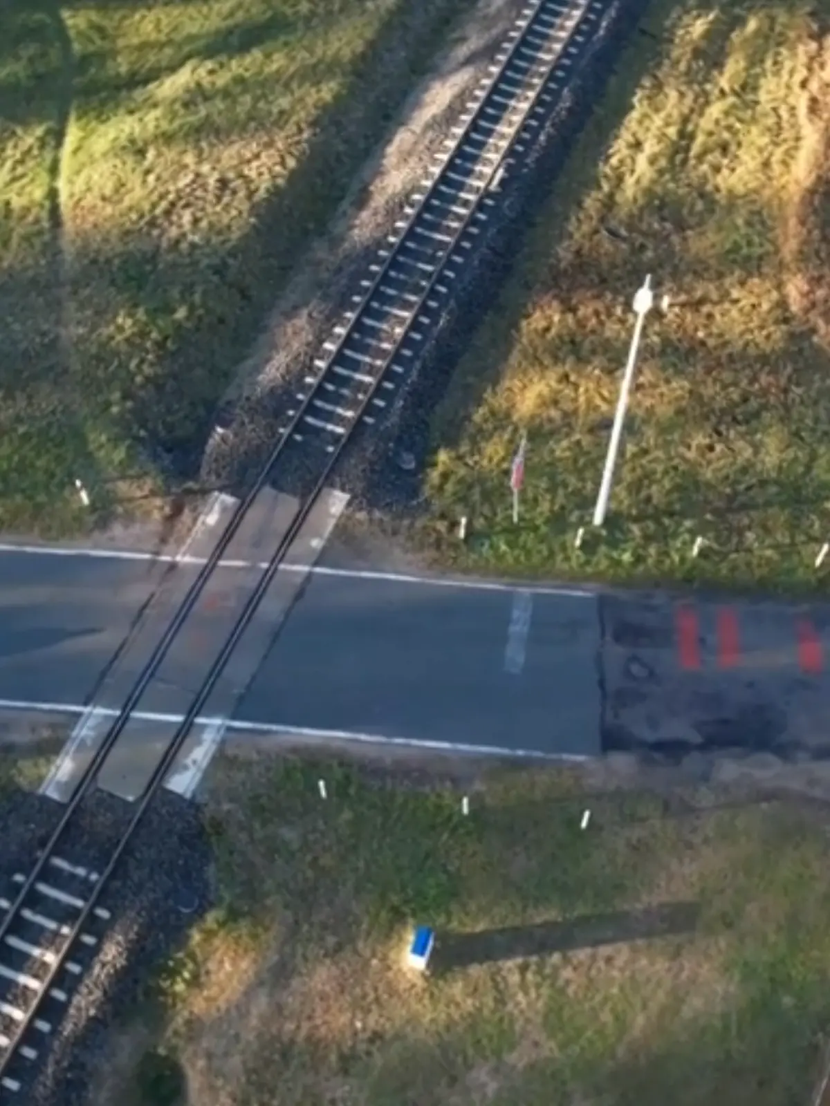 Ein Bahnübergang.