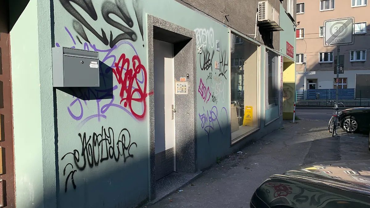 Ein Hauseingang zu einem Mehrfamilienhaus in Dortmund. 