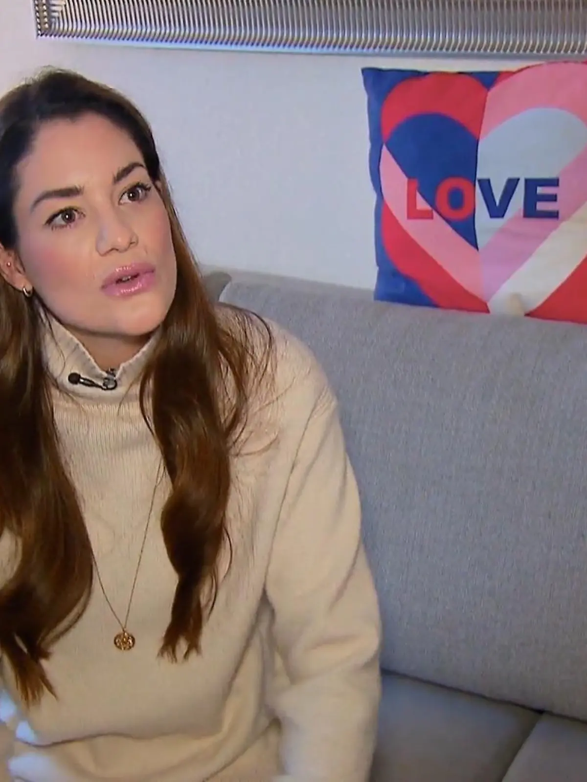 Bild zu: "Gerade aus Indien eingeflogen"