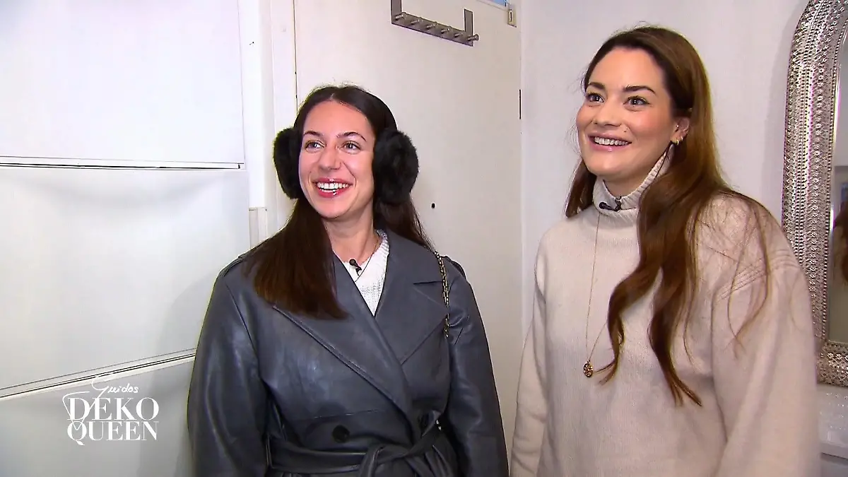 Vivien und Marie erfahren das Motto Zwei linke Hände?