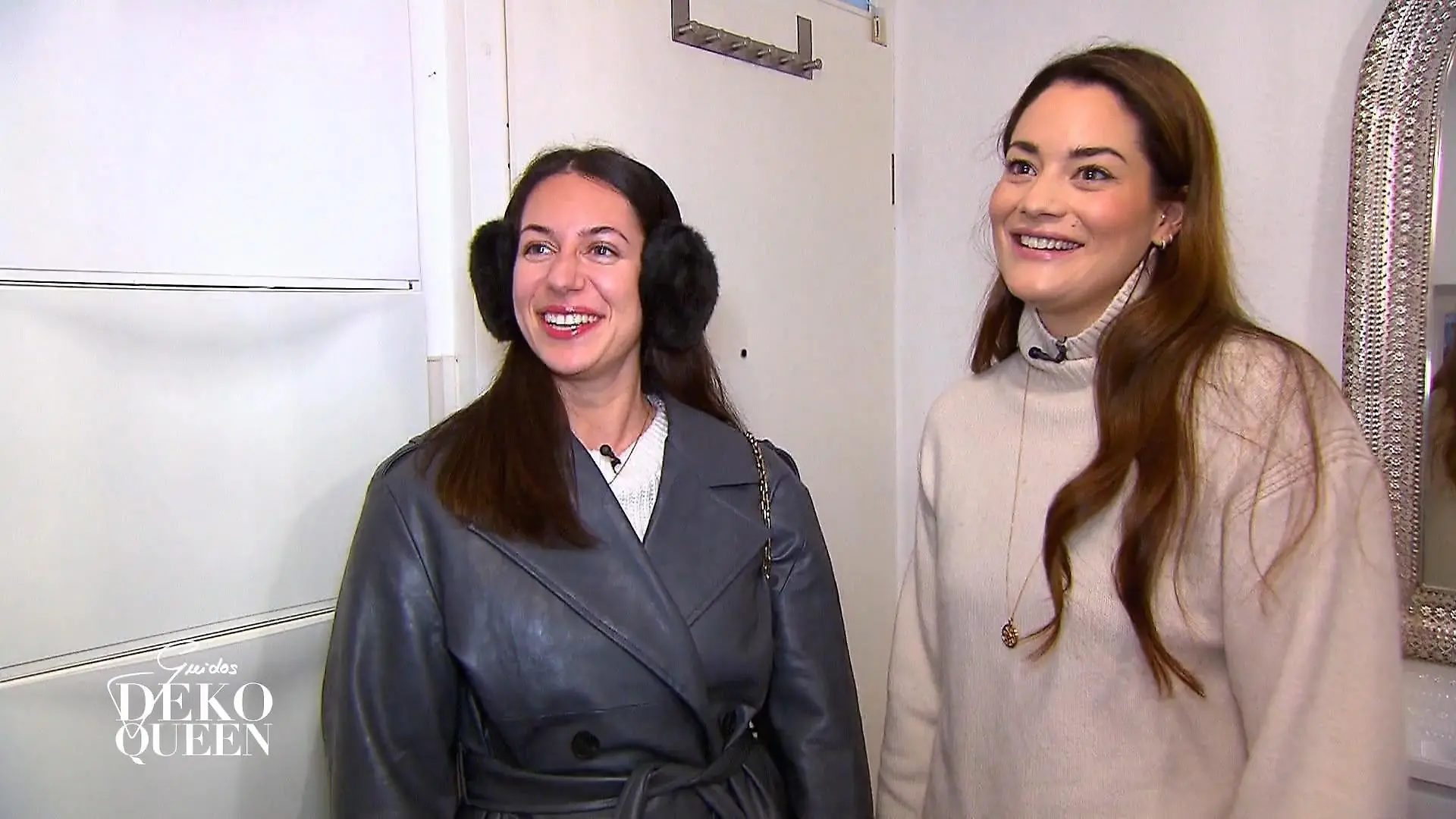 Vivien und Marie erfahren das Motto Zwei linke Hände?