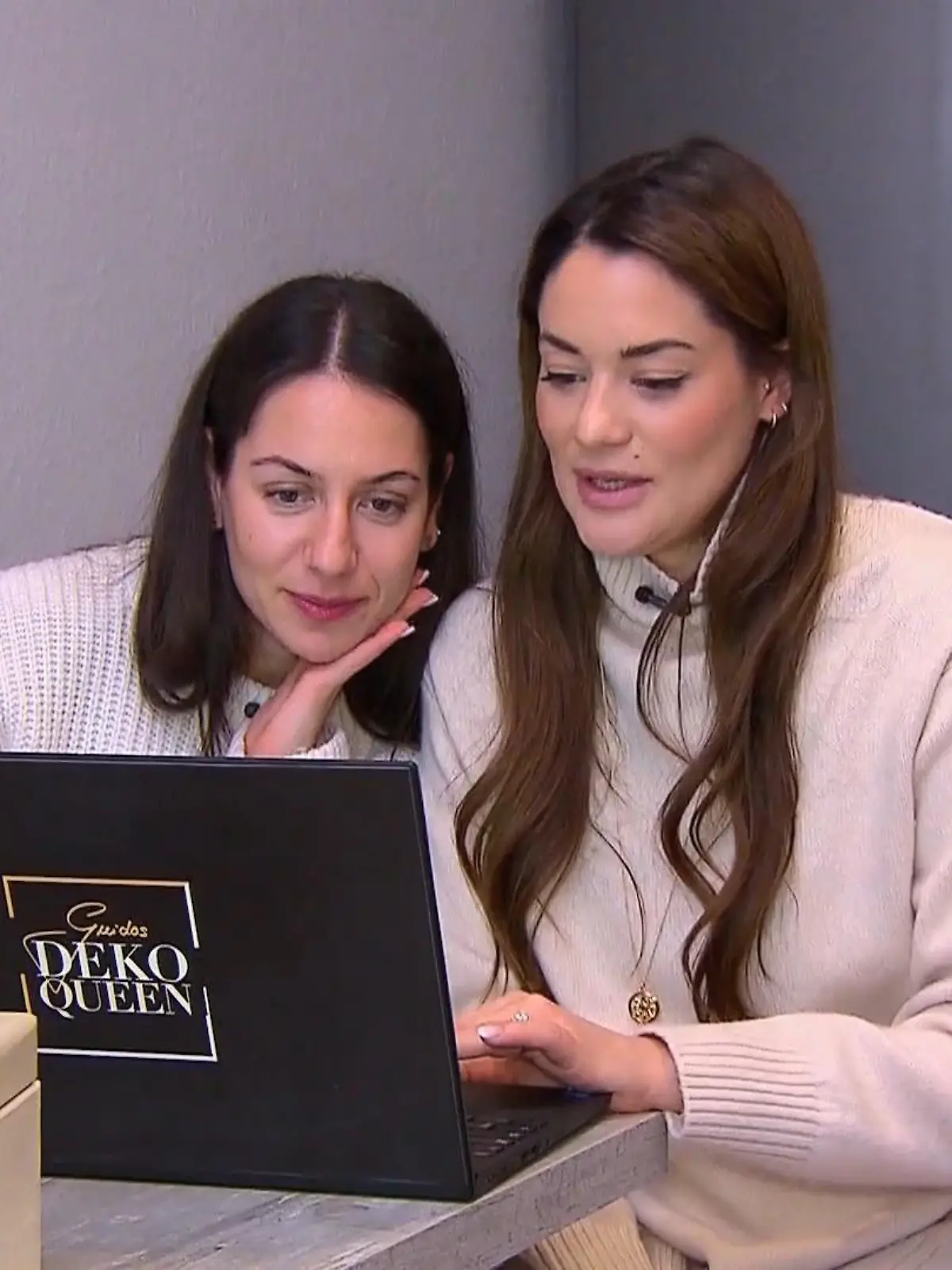 Bild zu: "Neuer Tisch und neue Stühle"