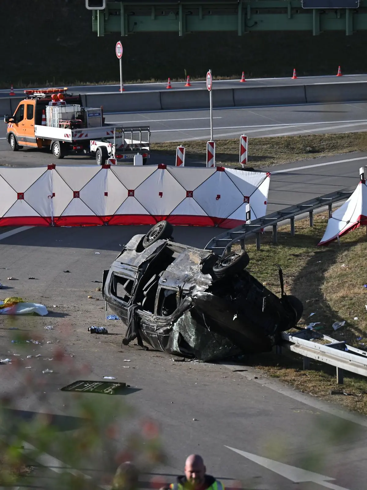 Bild zu: "Horror-Unfall mit sieben Toten – Schleuser zu langer Haftstrafe verurteilt"
