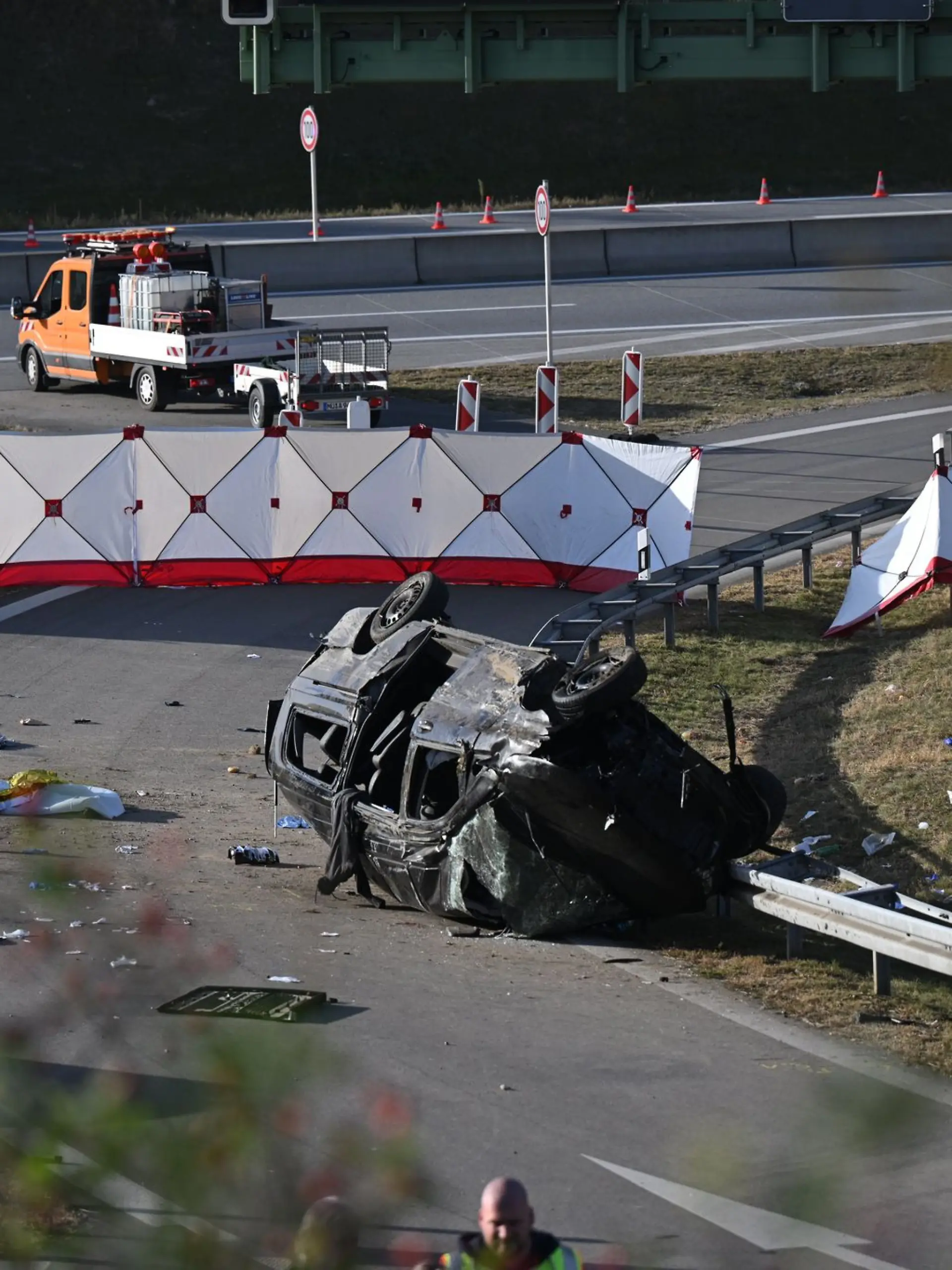 Bild zu: "Horror-Unfall mit sieben Toten – Schleuser zu langer Haftstrafe verurteilt"