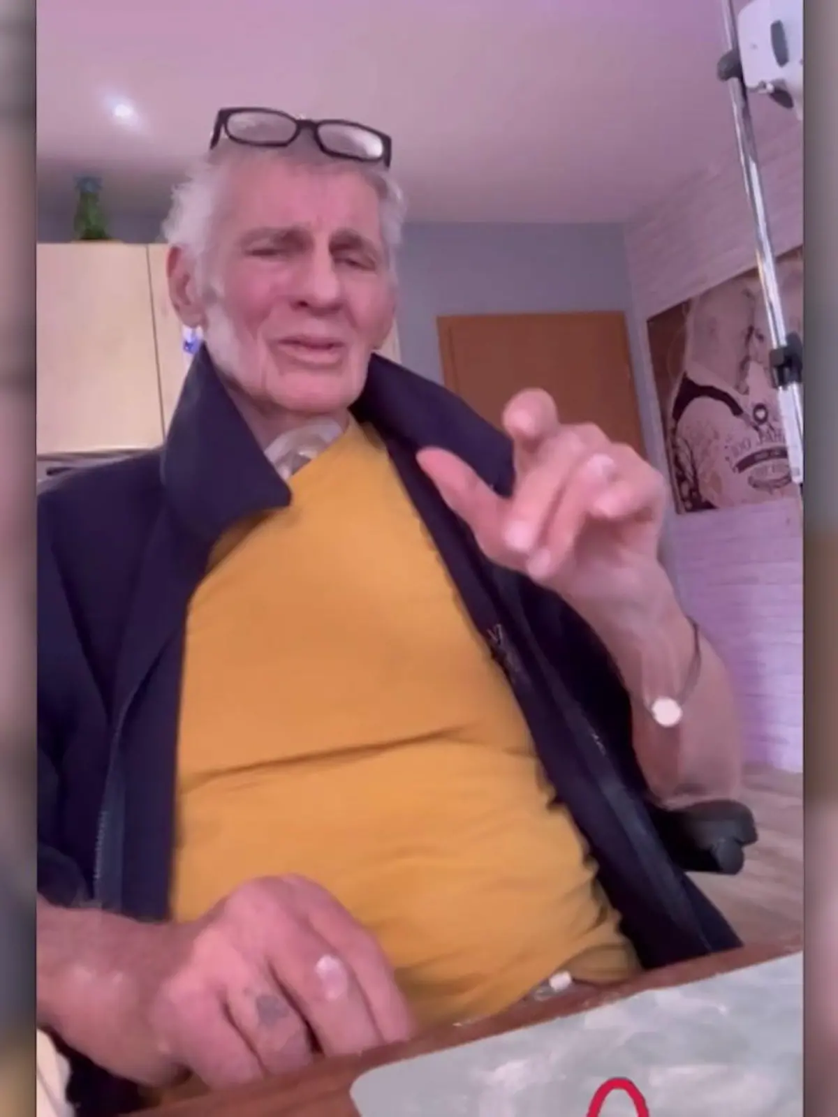 Bild zu: "Heinz Hoenig weint vor Freude"