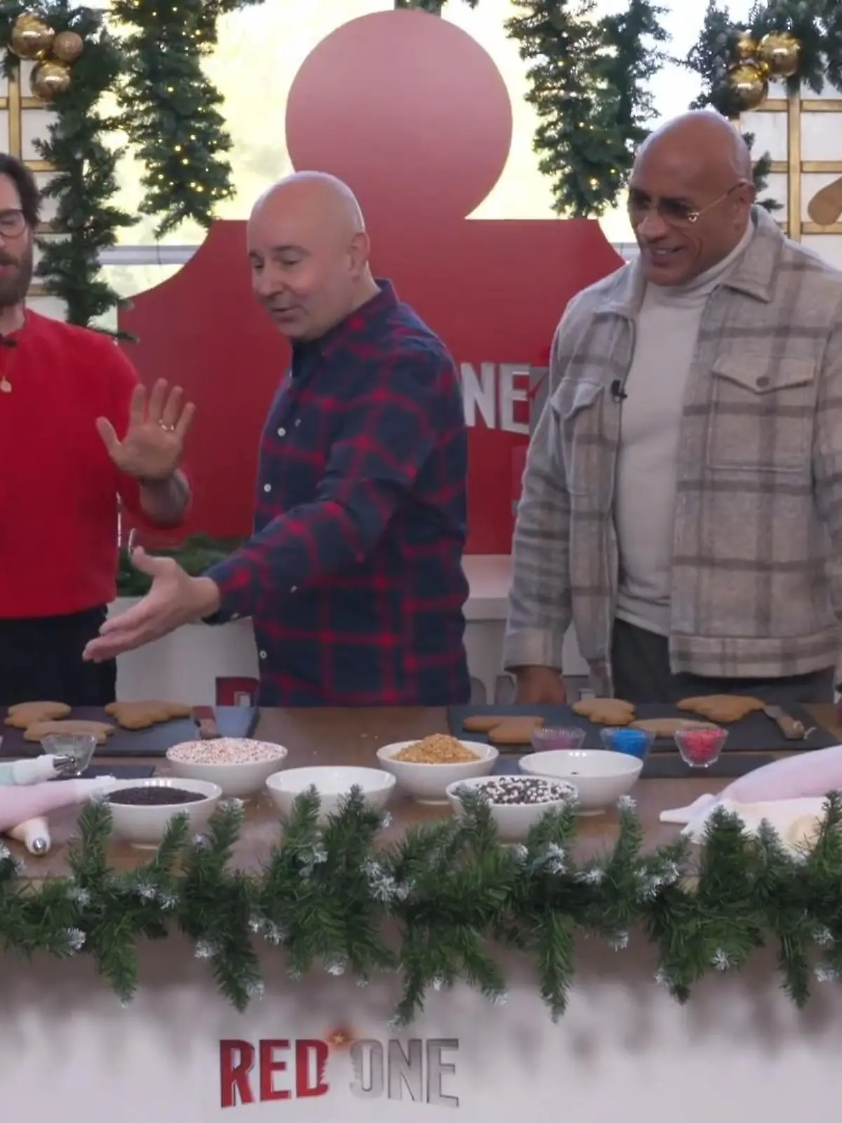 Bild zu: "Hollywood-Stars verzieren Plätzchen "
