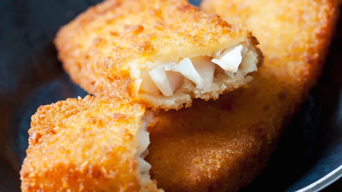 Aldi Süd ruft XXL-Fischstäbchen zurück: In einigen Packungen könnte weißer Kunststoff enthalten sein.