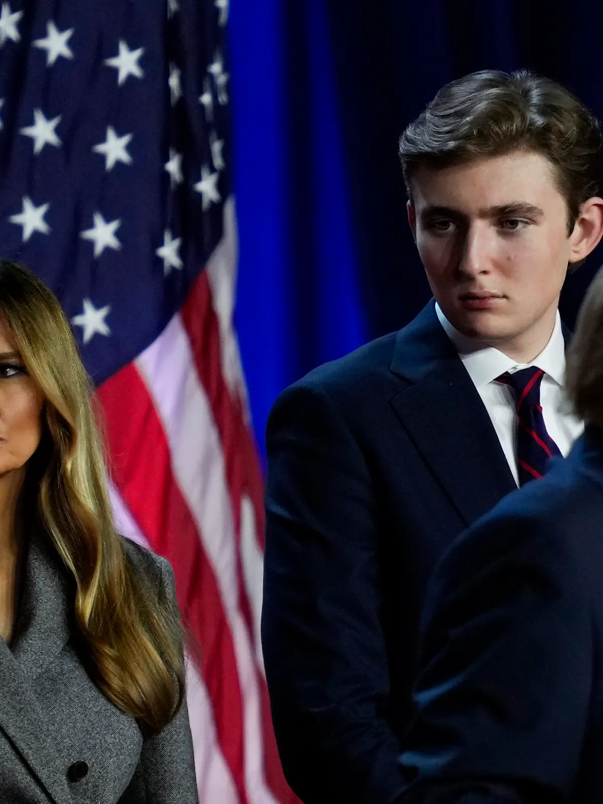 Bild zu: "Melania macht bei Wahlparty auf graue Maus "