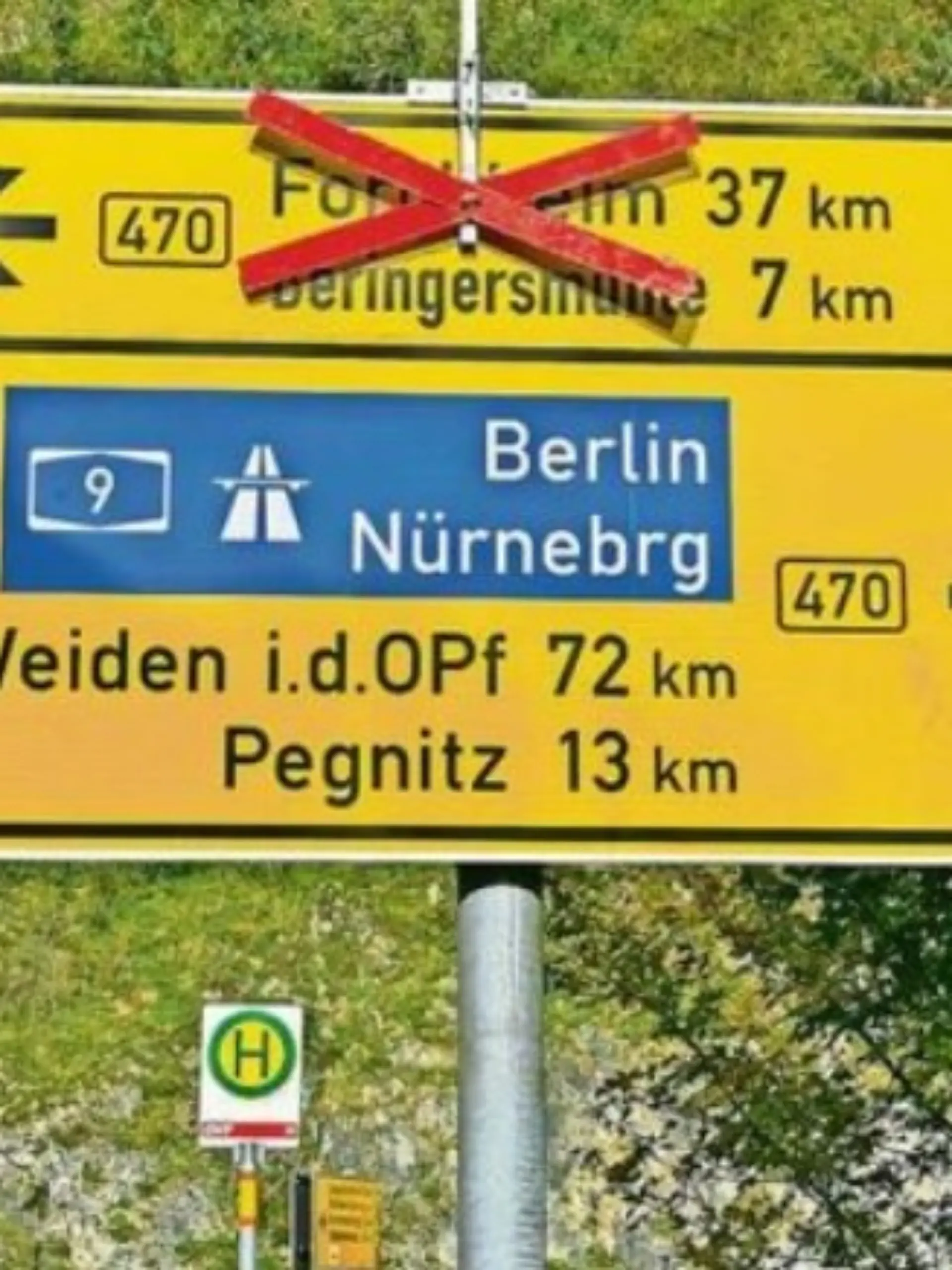 An der Kreuzung der Bundesstraße 470 und der Staatsstraße kommen Autofahrer aus dem Kopfschütteln wohl nicht mehr raus. 