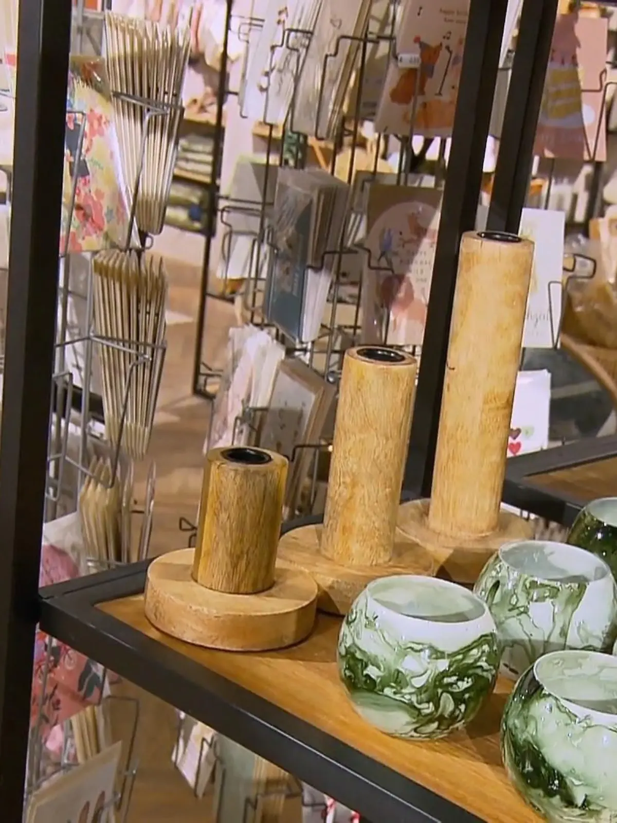 Bild zu: "Eine Lampe und Deko müssen her"