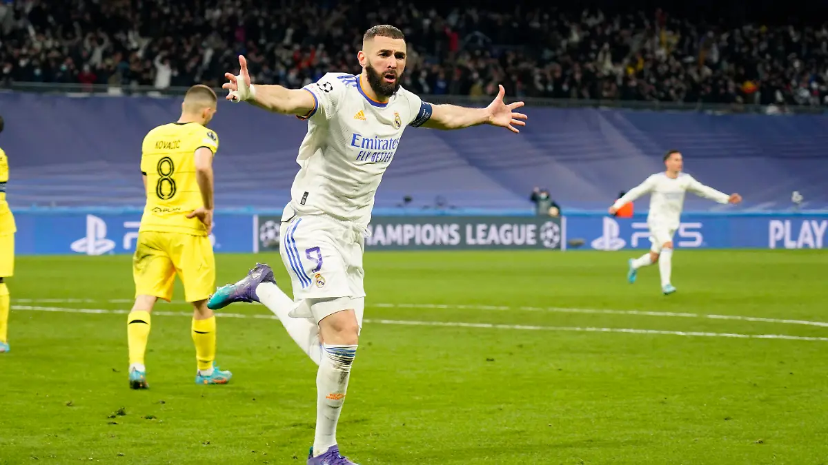 ESP: Real Madrid v Chelsea FC. UEFA Champions League Karim Benzema of Real Madrid celebrates his goal during the UEFA Champions League match, Quarter Final, Second Leg, between Real Madrid and Chelsea FC played at Santiago Bernabeu Stadium on April 12, 2022 in Madrid, Spain. kpng Copyright: xRubenxAlbarranx/xPRESSINPHOTOx RA_220412_113