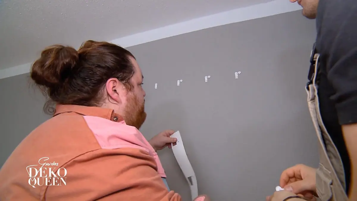 Gemeinsames Aufbauen im Esszimmer Guidos Deko Queen