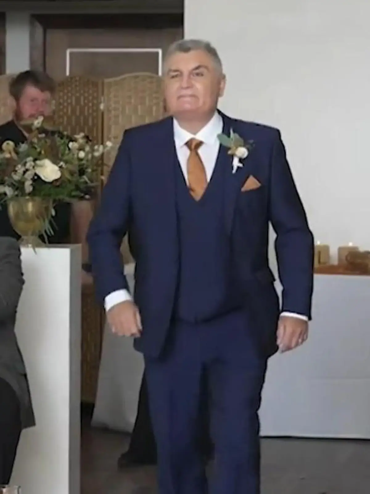 Bild zu: "Vater stiehlt Braut die Show – und alle feiern es!"