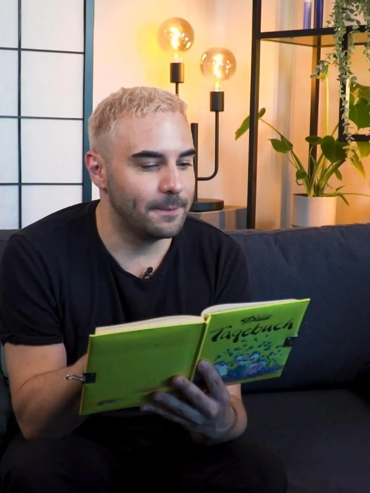 Lars Steinhöfel blättert mit uns in seinem alten Tagebuch. 